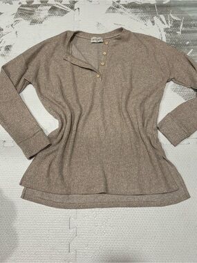 STORY Ribbed Long Sleeve Henley Top in Taupe